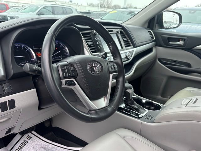 Used 2019 Toyota Highlander XLE image 13