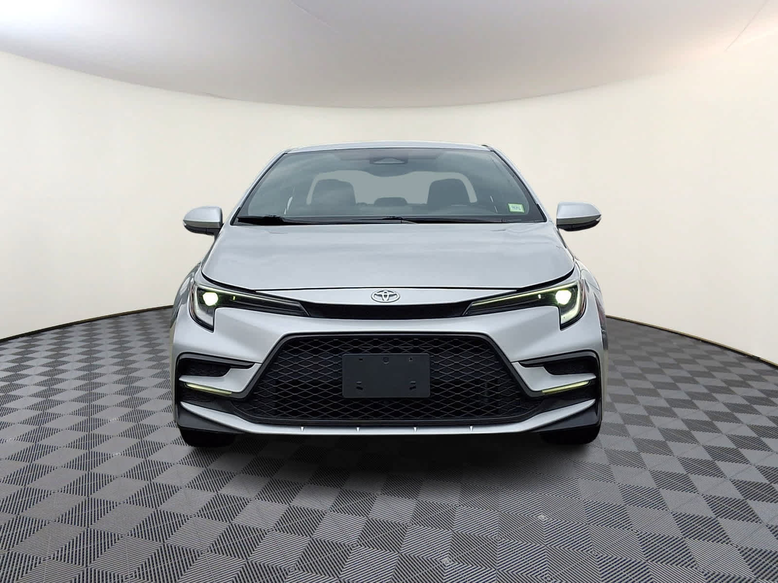 Used 2024 Toyota Corolla SE w/ SE Premium Package FWD image 3