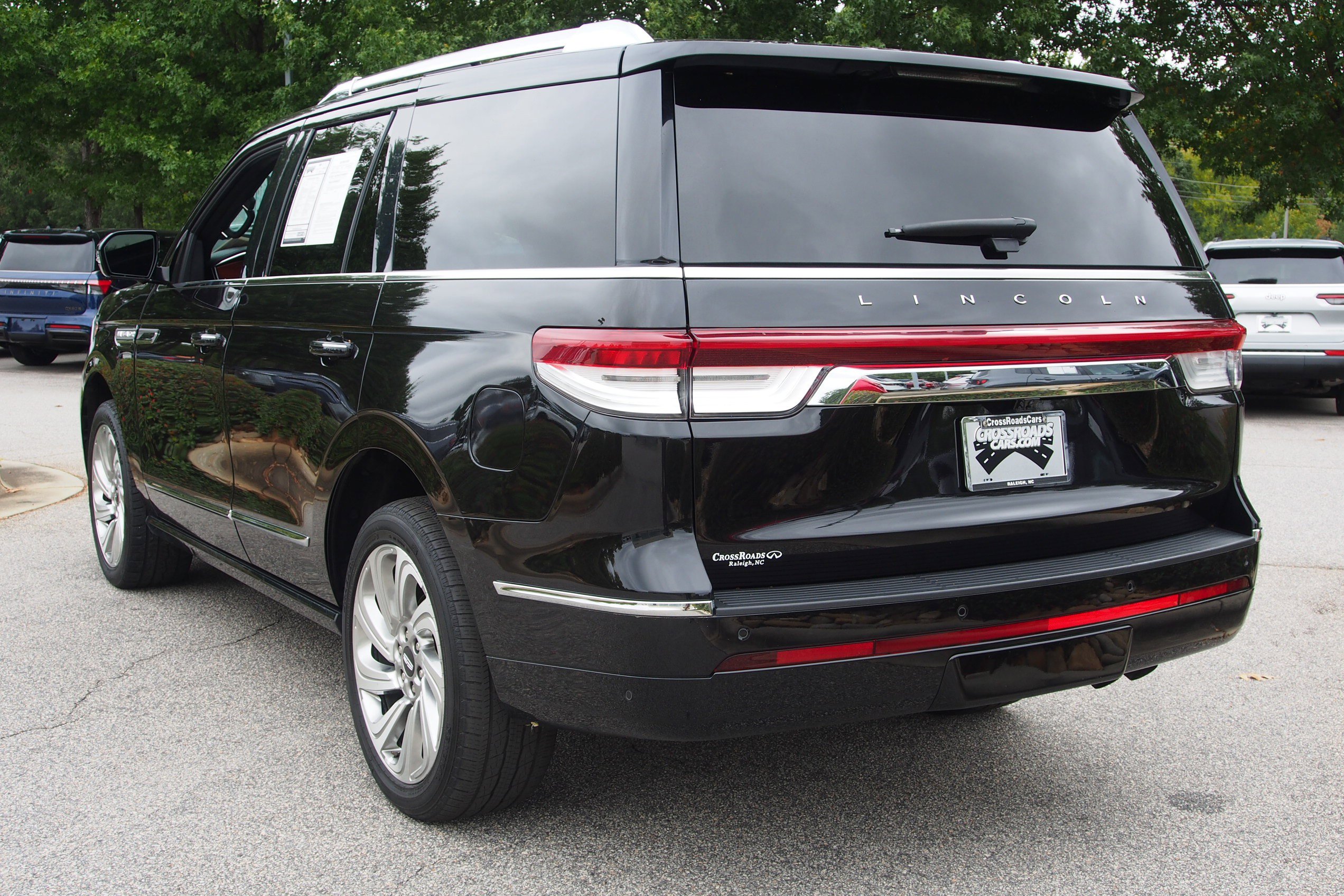 Used 2024 Lincoln Navigator Premiere image 6