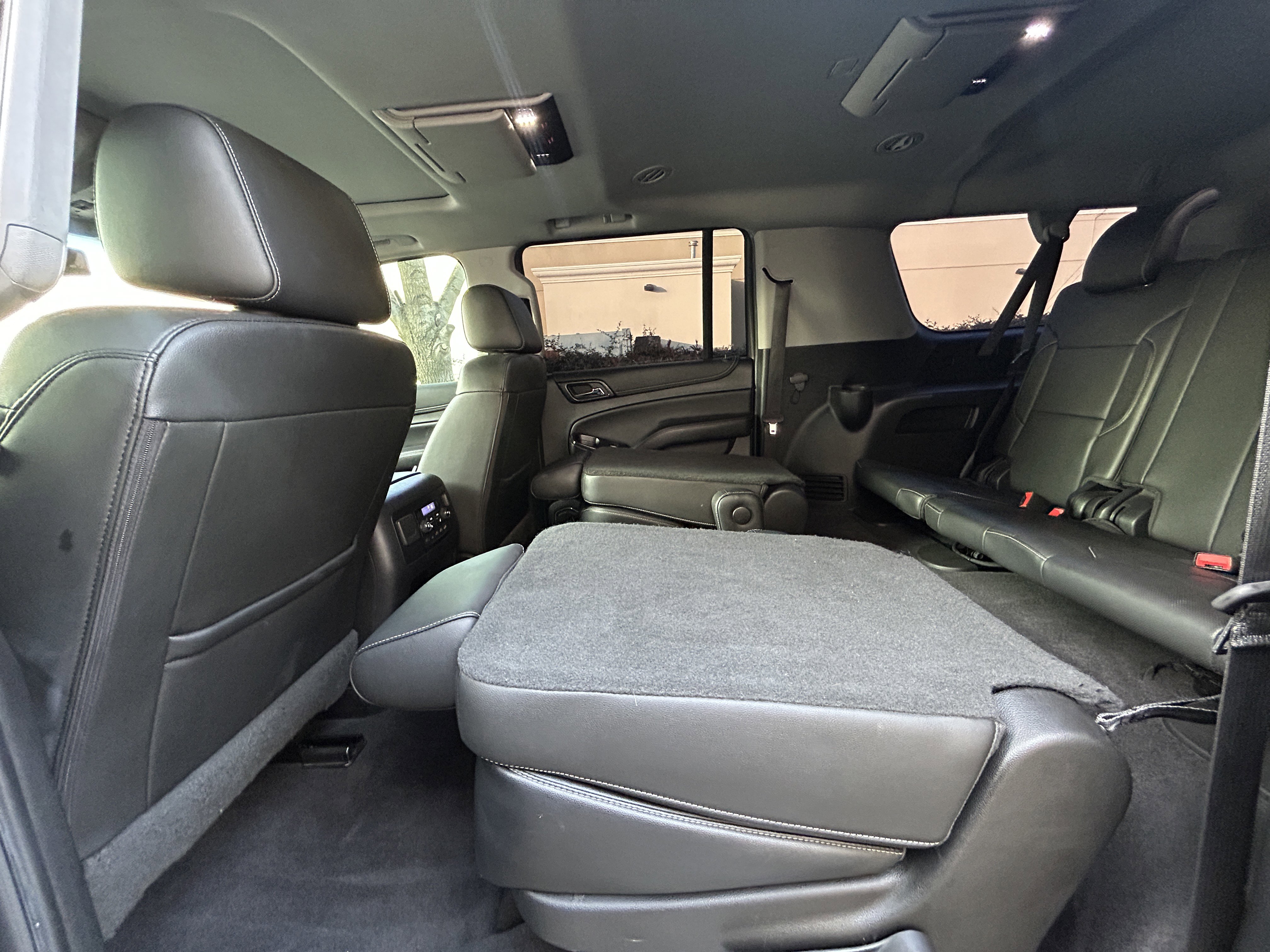 Used 2019 Chevrolet Suburban Premier image 33