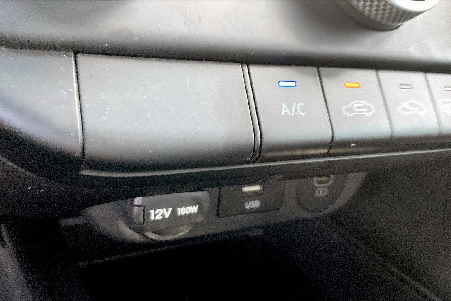 Used 2024 Hyundai Elantra SEL image 28