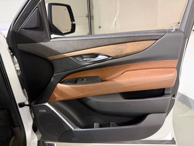 Used 2016 Cadillac Escalade Premium AWD/4WD image 31