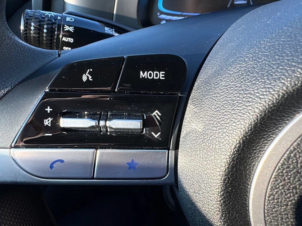 Used 2026 Hyundai Elantra SE FWD image 21