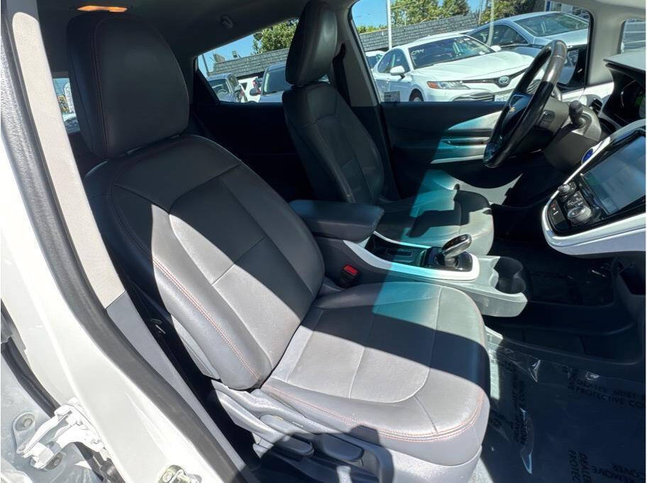 Used 2018 Chevrolet Bolt Premier w/ Infotainment Package FWD image 11