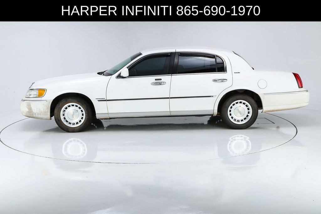 Used 2000 Lincoln Town Car Executive RWD image 37
