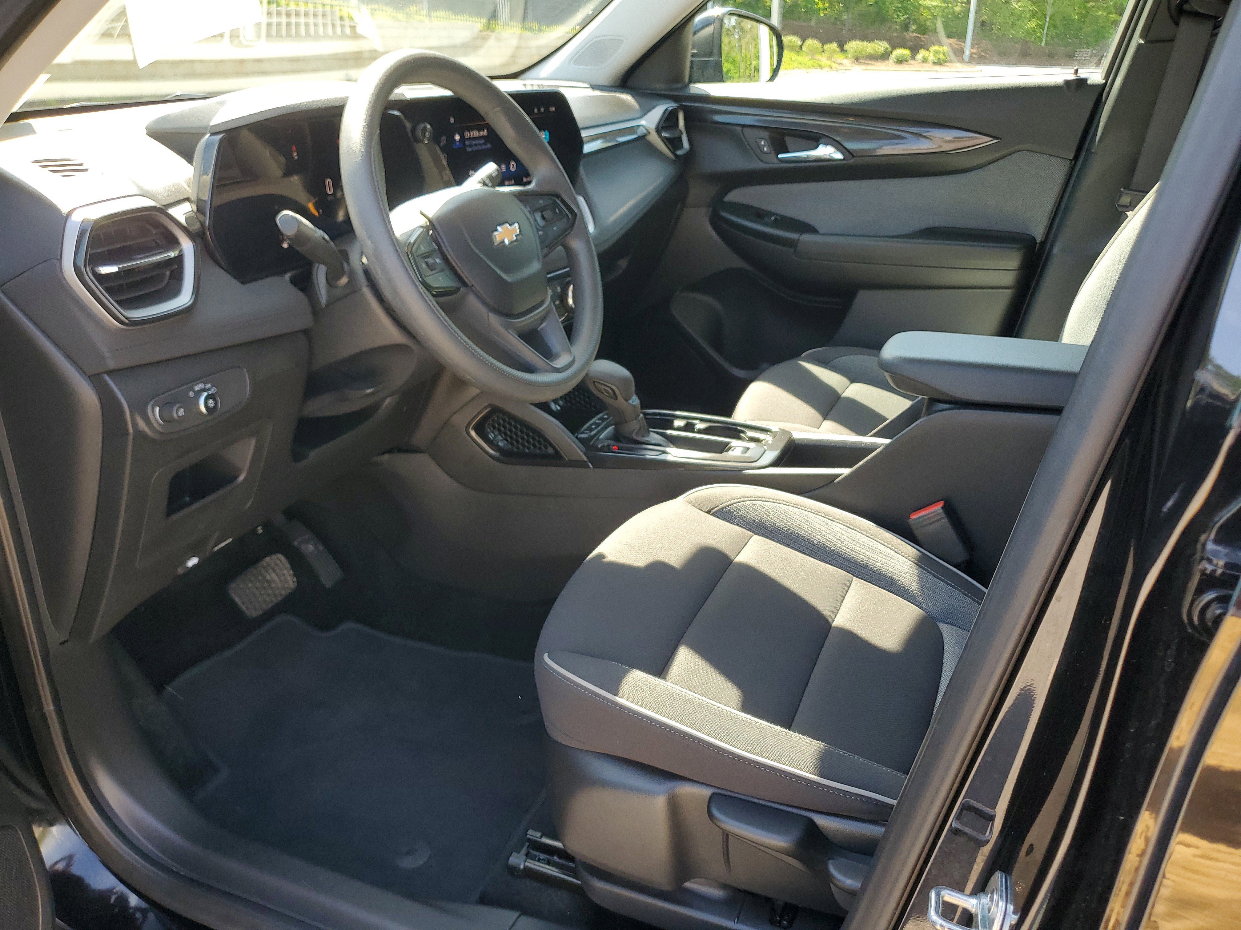 Used 2025 Chevrolet TrailBlazer LT FWD image 16