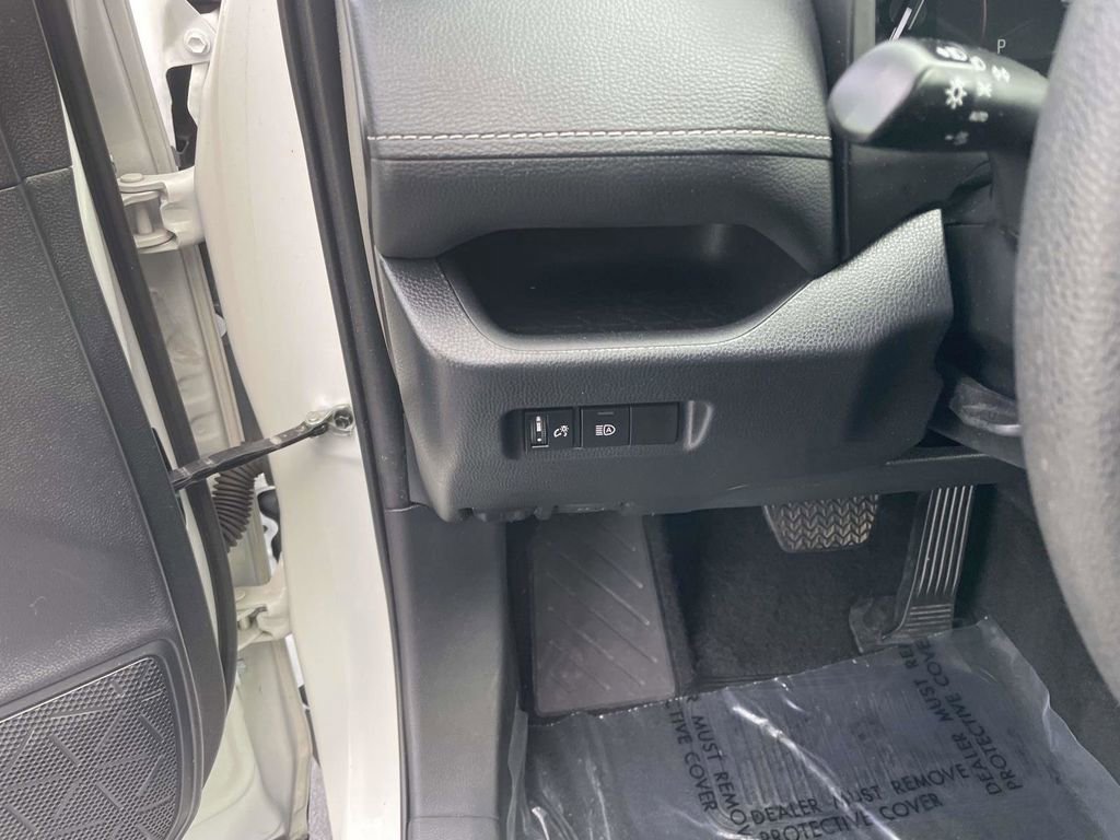 Used 2024 Toyota RAV4 XLE AWD/4WD image 30