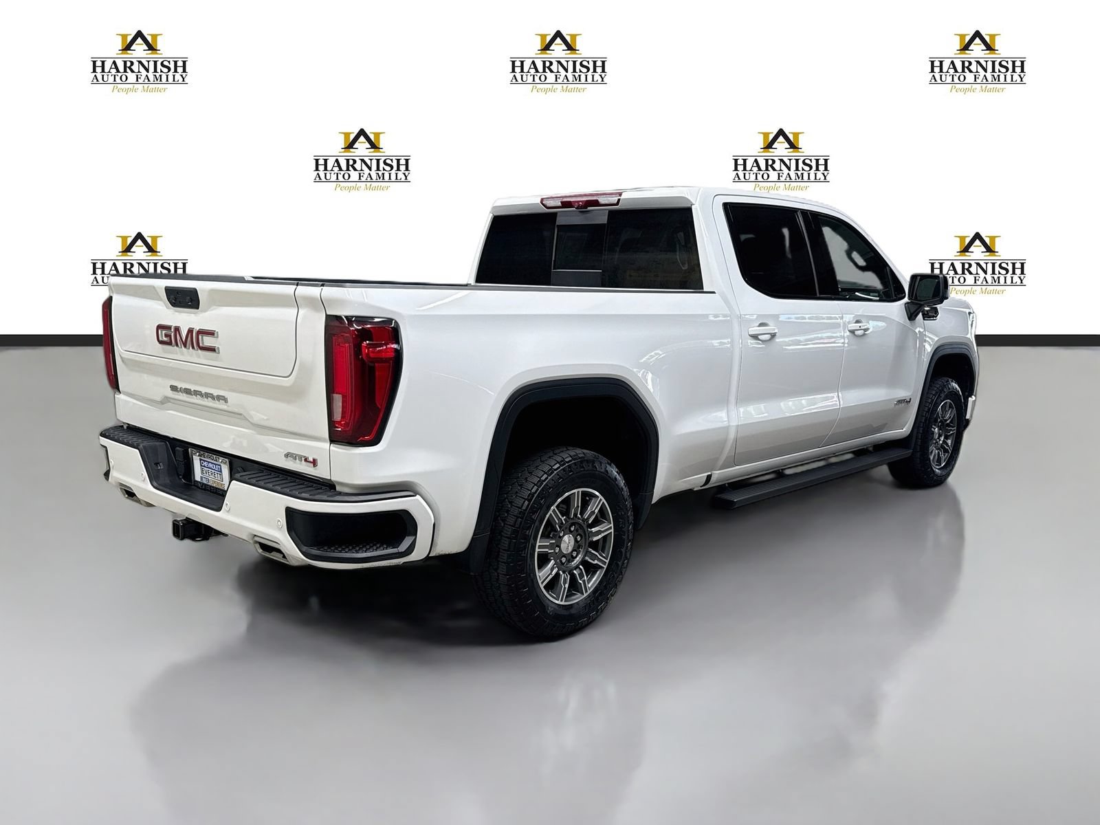Used 2024 GMC Sierra 1500 AT4 w/ Technology Package AWD/4WD image 5