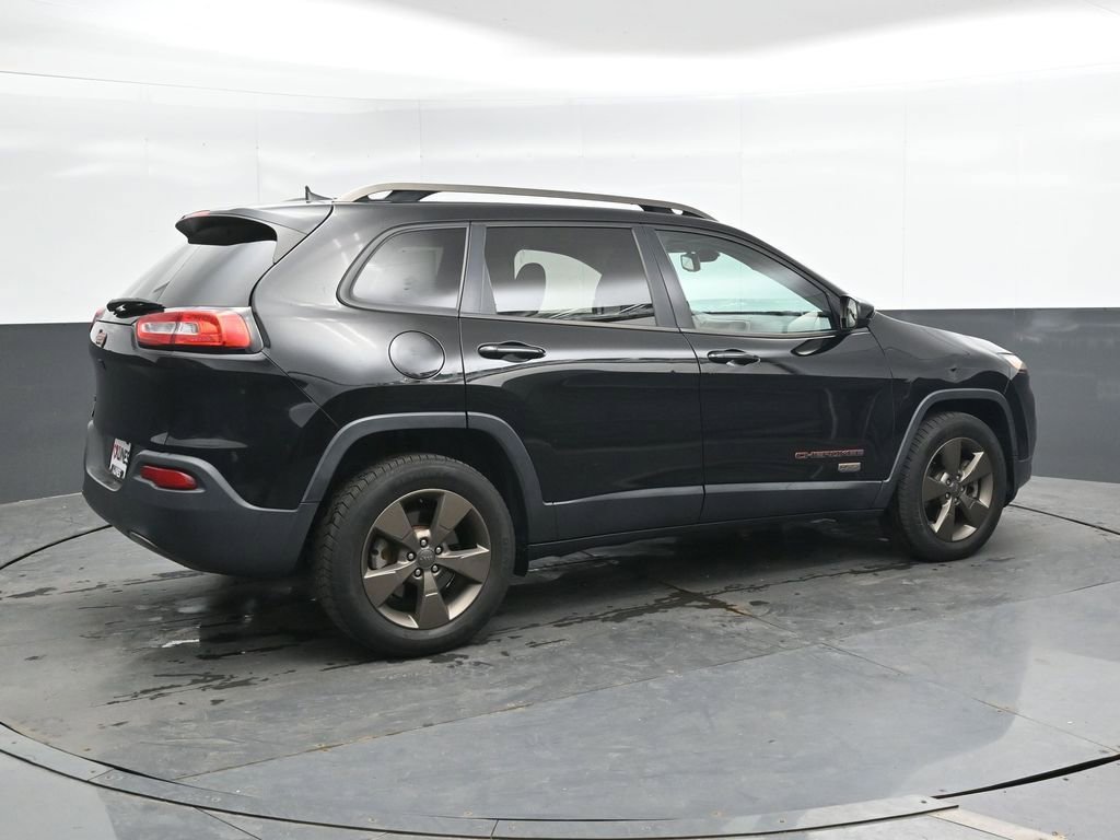 Used 2017 Jeep Cherokee Latitude w/ Cold Weather Group AWD/4WD image 4