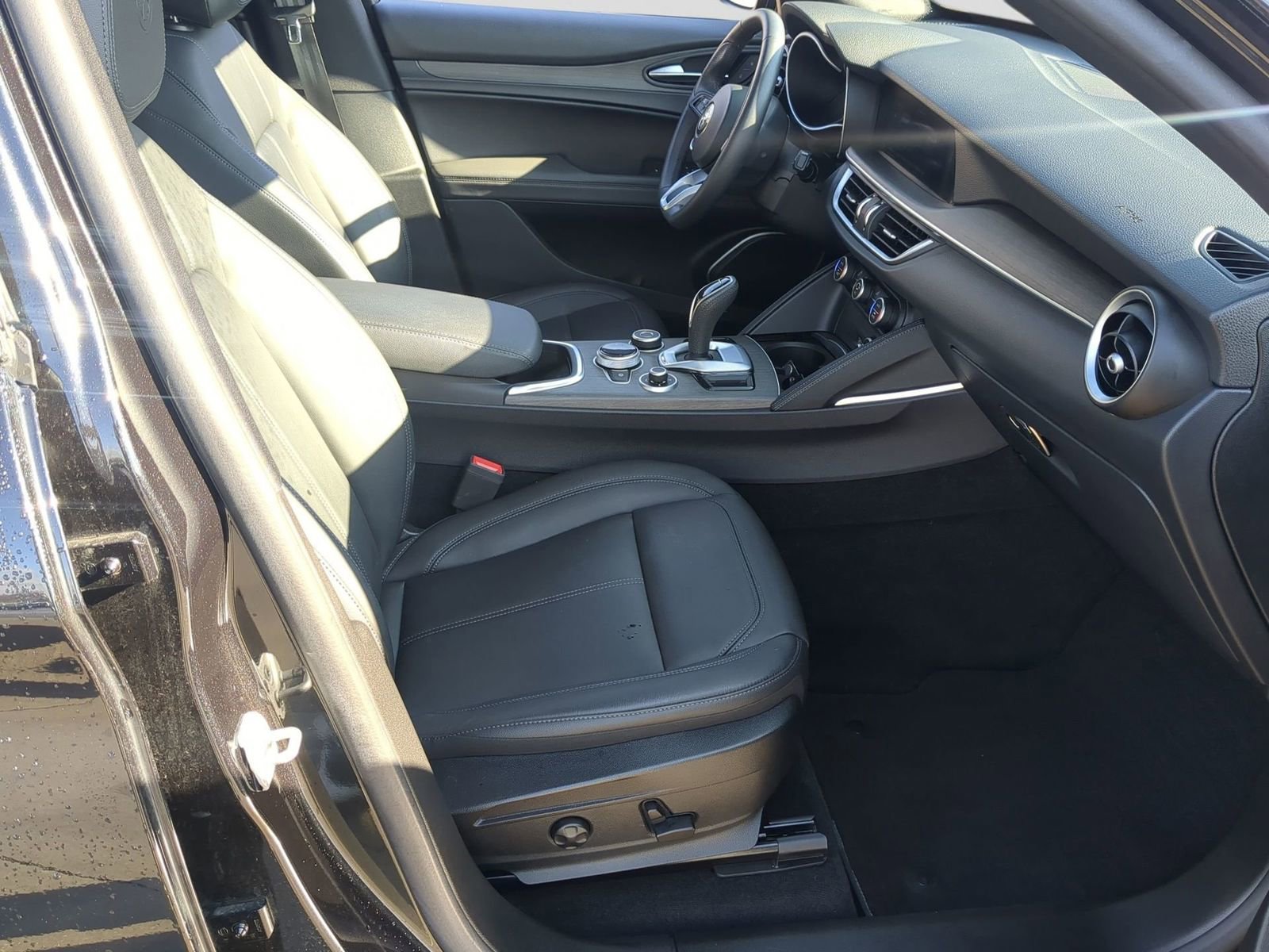 Used 2023 Alfa Romeo Stelvio Ti image 26