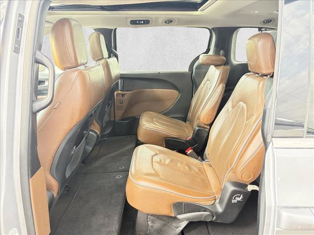 Used 2018 Chrysler Pacifica Limited FWD image 13