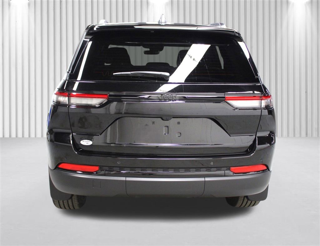 New 2025 Jeep Grand Cherokee Altitude image 4