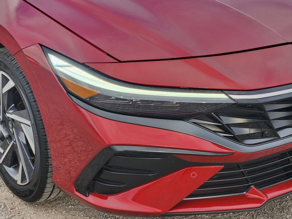 Used 2024 Hyundai Elantra Limited image 9