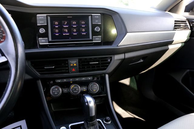 Used 2020 Volkswagen Jetta R-Line w/ R-Line Cold Weather Package FWD image 16
