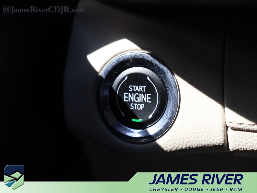 Used 2023 Buick Envision Essence AWD/4WD image 32