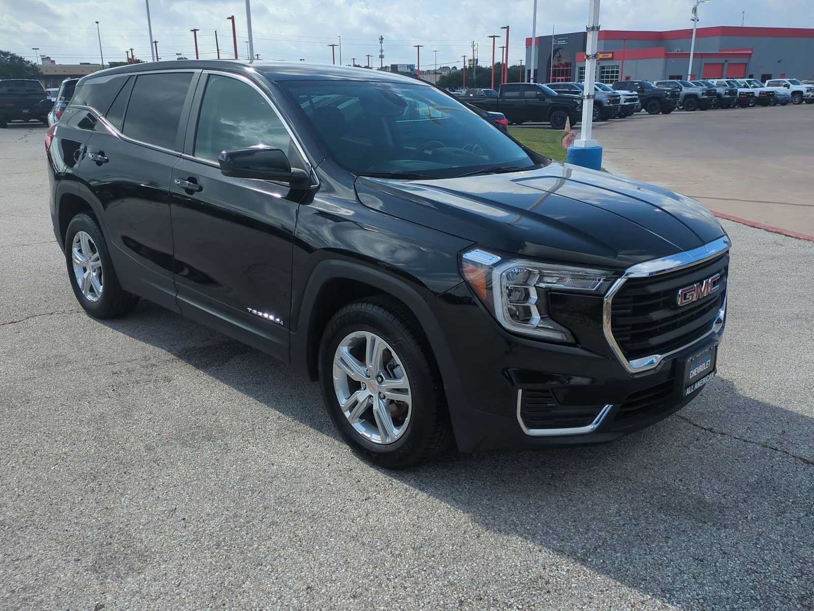 Used 2024 GMC Terrain SLE AWD/4WD image 2