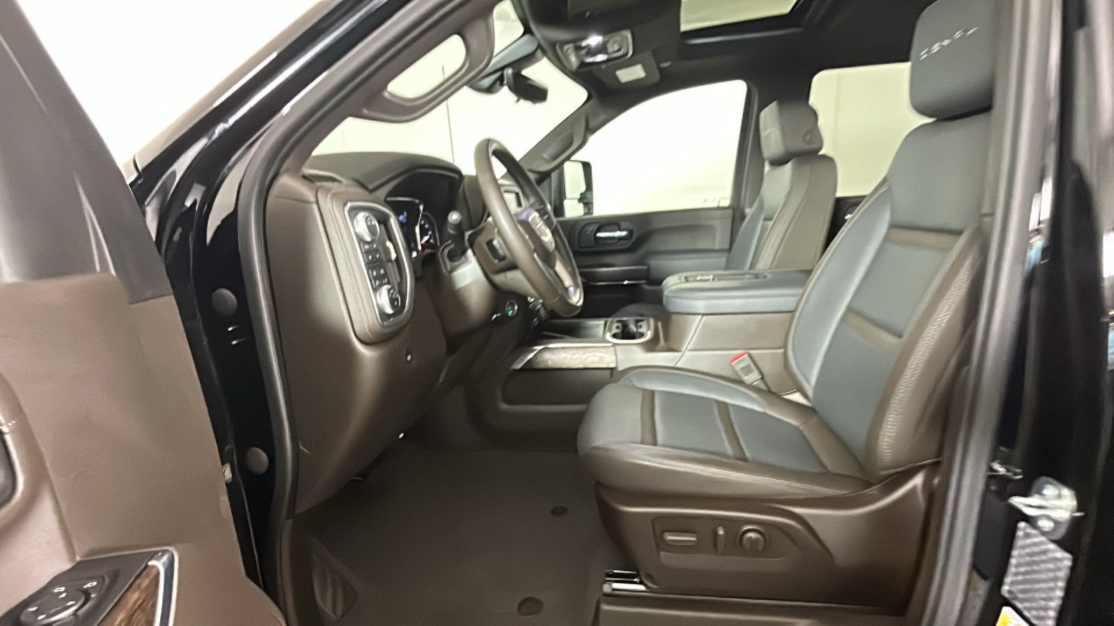 Used 2020 GMC Sierra 3500 Denali w/ Denali Ultimate Package AWD/4WD image 14