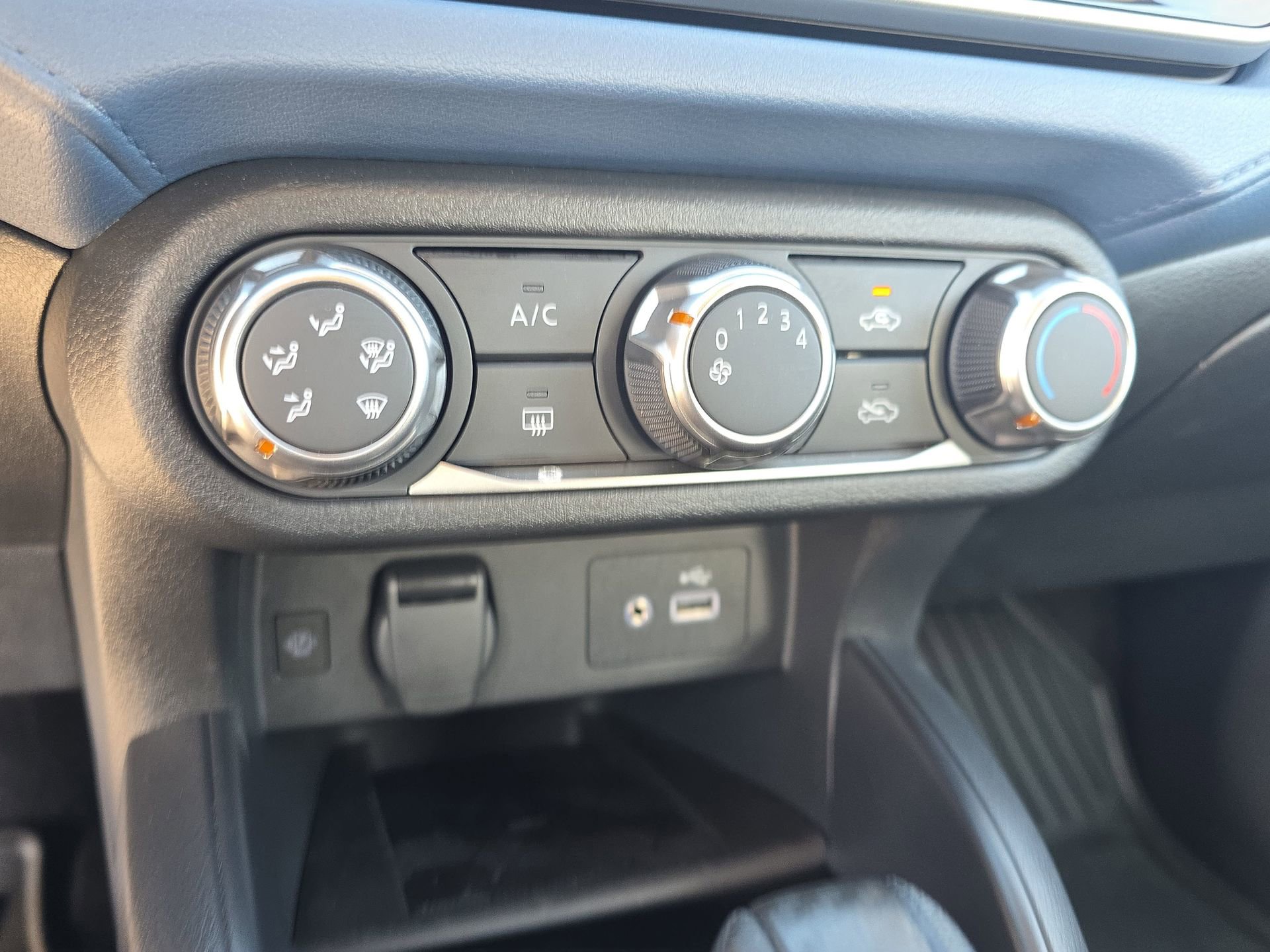 Certified 2025 Nissan Versa SV w/ Trunk Package image 23