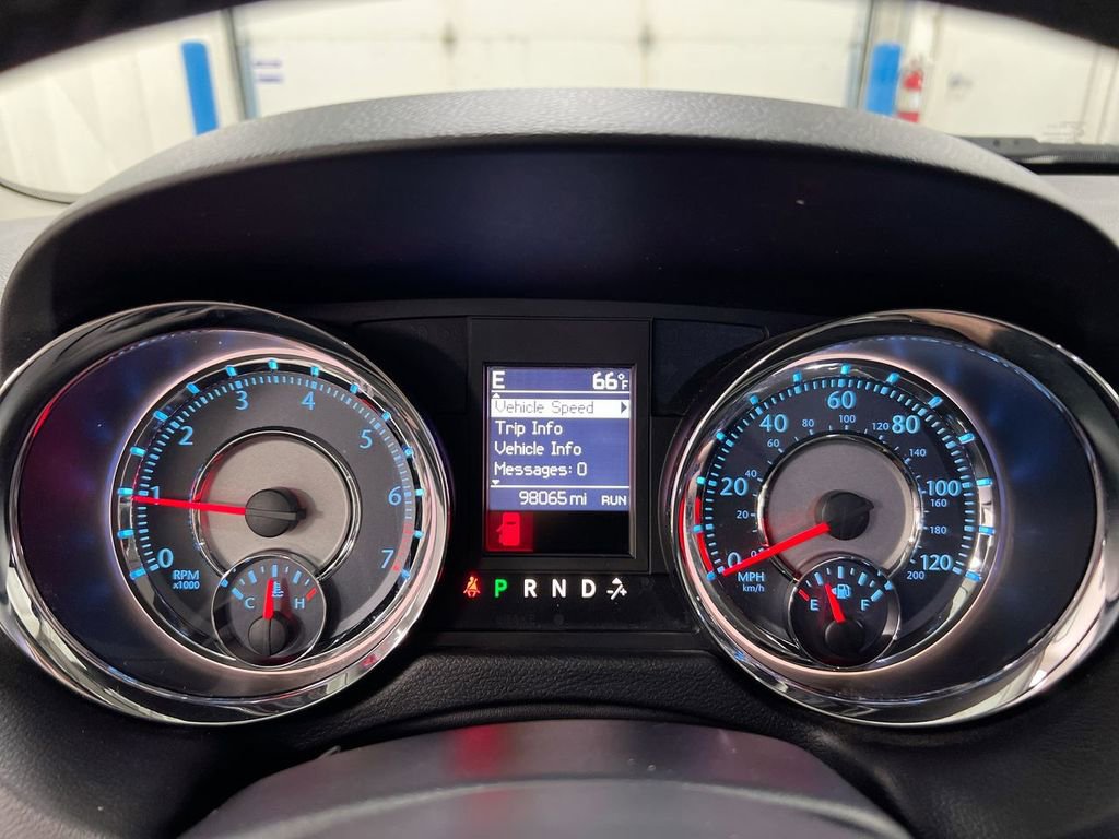 Used 2014 Chrysler Town & Country Touring FWD image 7