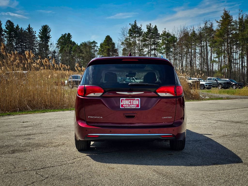 Used 2017 Chrysler Pacifica Limited w/ UConnect Theater Package image 4