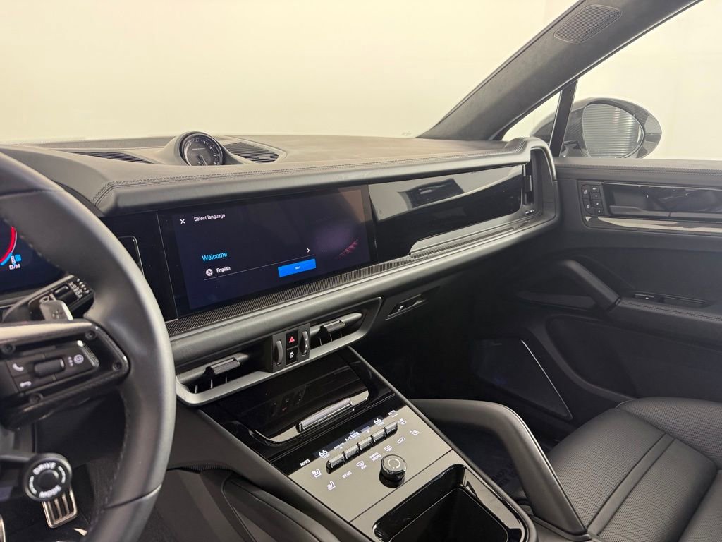 Certified 2025 Porsche Cayenne GTS image 24