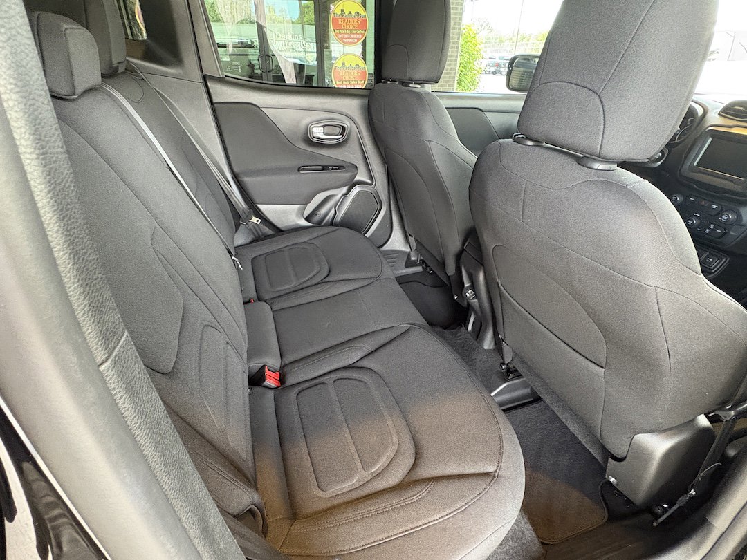 Used 2019 Jeep Renegade Latitude FWD image 26