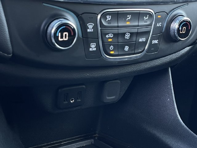 Used 2023 Chevrolet Traverse LT FWD image 18