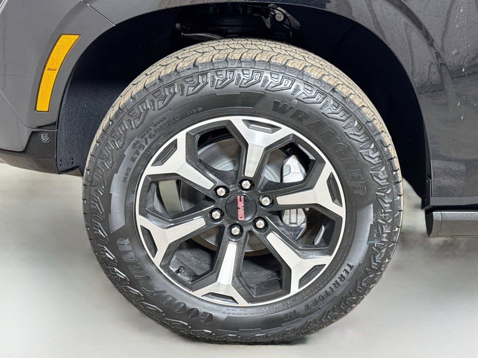 New 2026 GMC Yukon XL AT4 w/ AT4 Premium Package AWD/4WD image 19