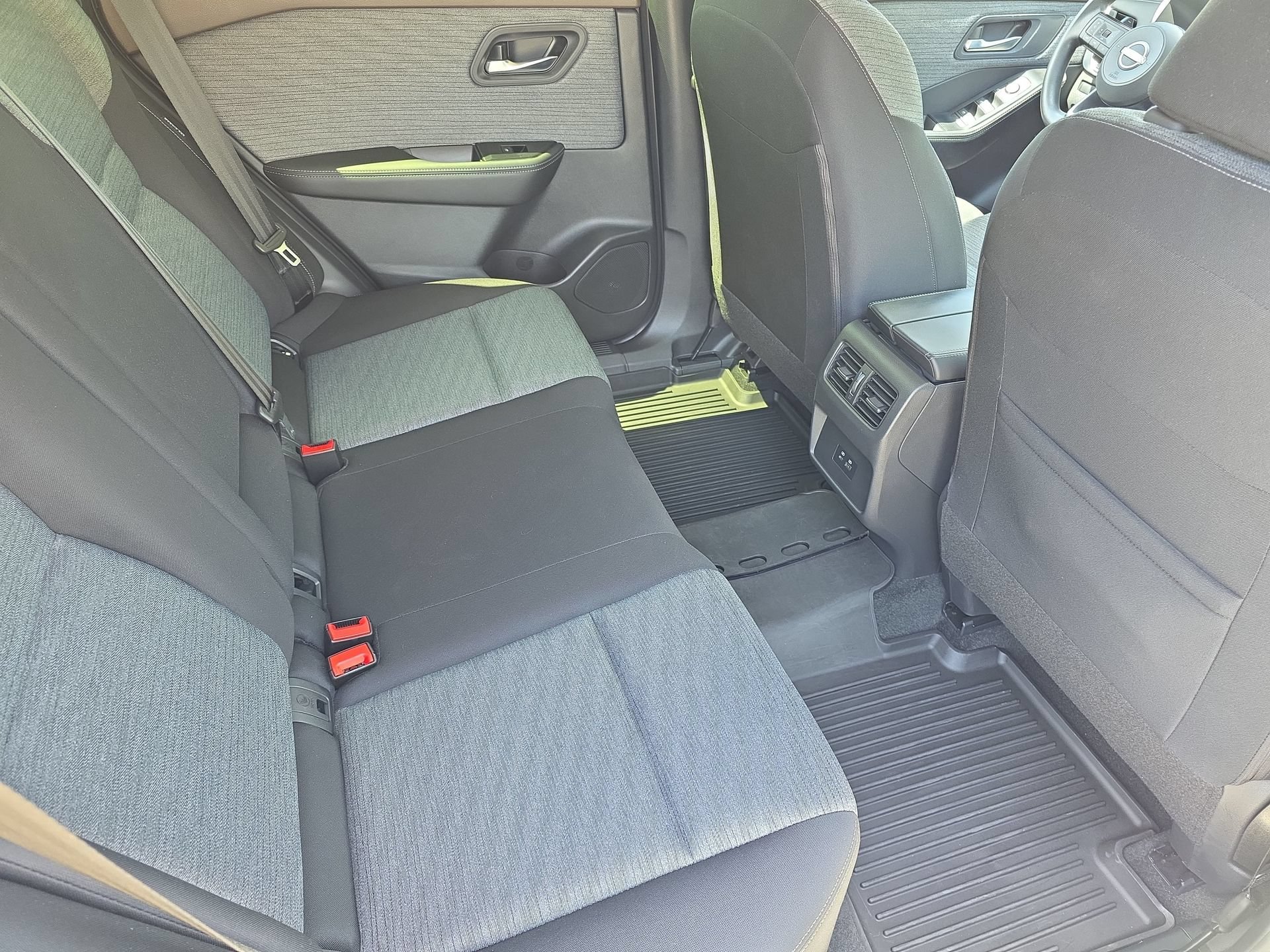 Used 2023 Nissan Rogue SV FWD image 11
