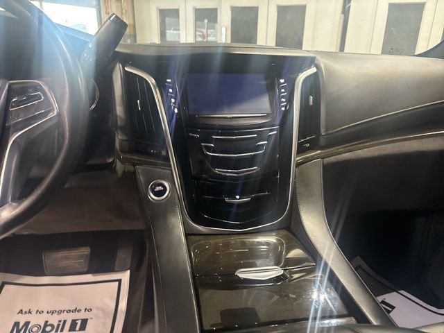 Used 2020 Cadillac Escalade ESV Platinum AWD/4WD image 21