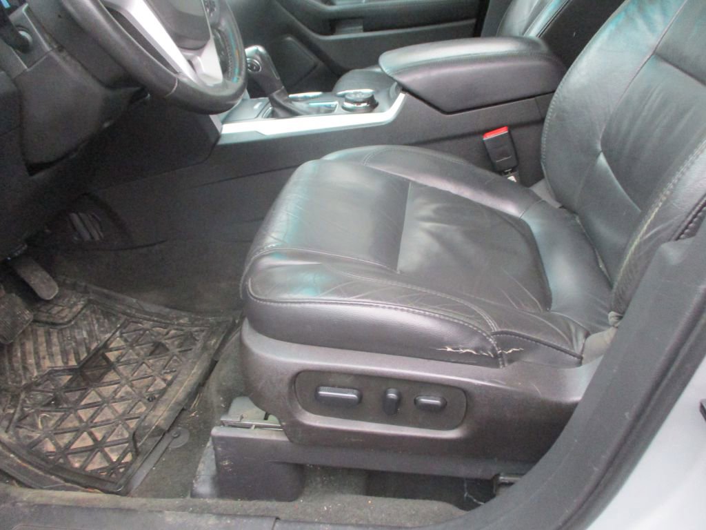 Used 2014 Ford Explorer XLT w/ Equipment Group 202A image 10