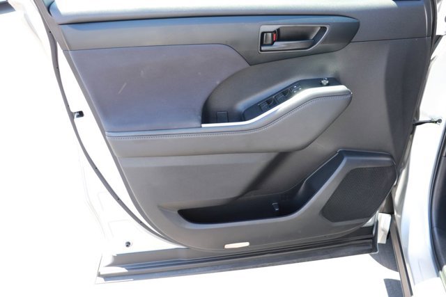 Used 2025 Toyota Highlander LE image 10
