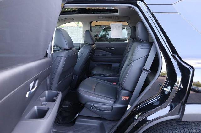 Certified 2025 Nissan Pathfinder SL w/ SL Premium Package AWD/4WD image 26