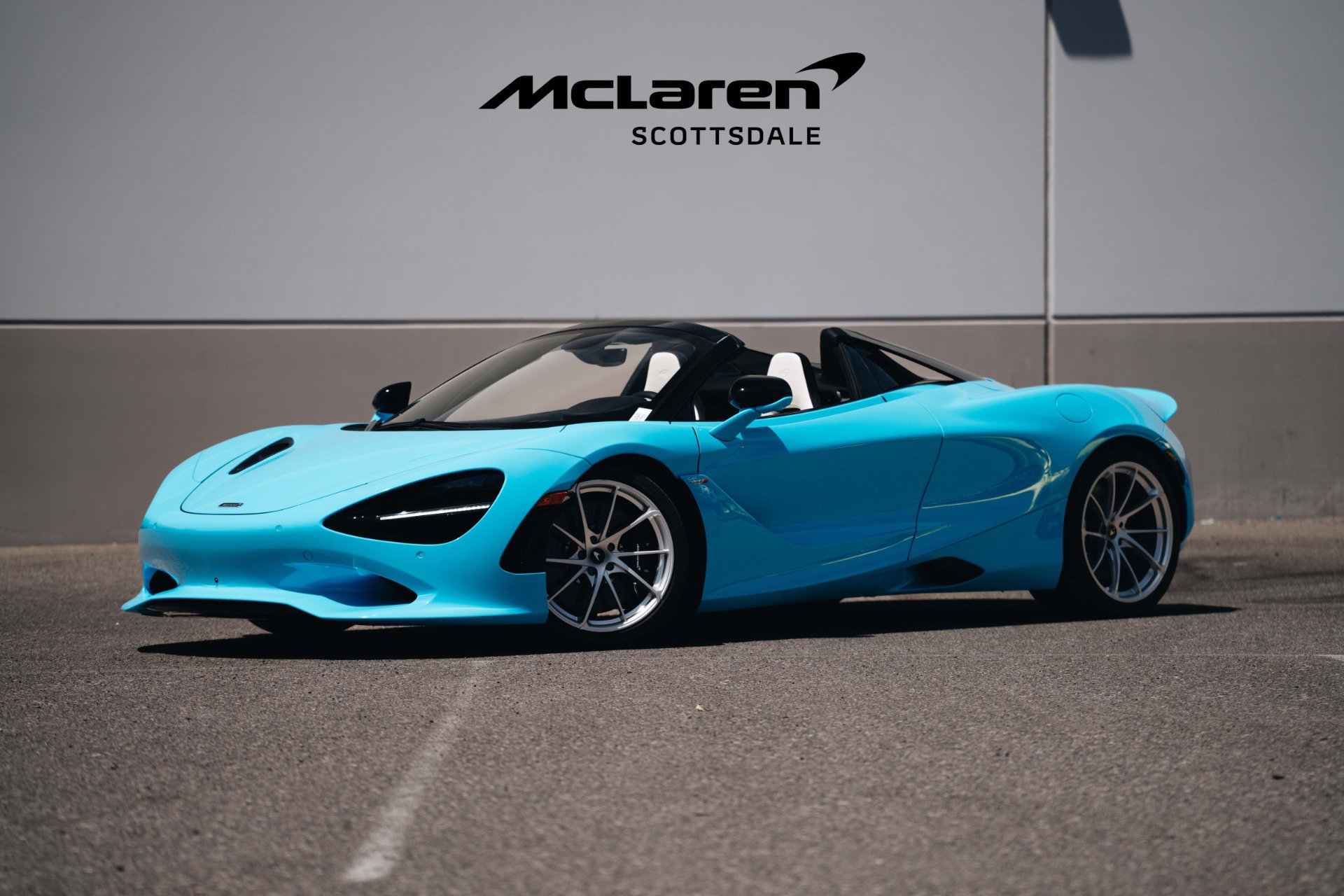 Used 2025 McLaren 750S Spider image 2