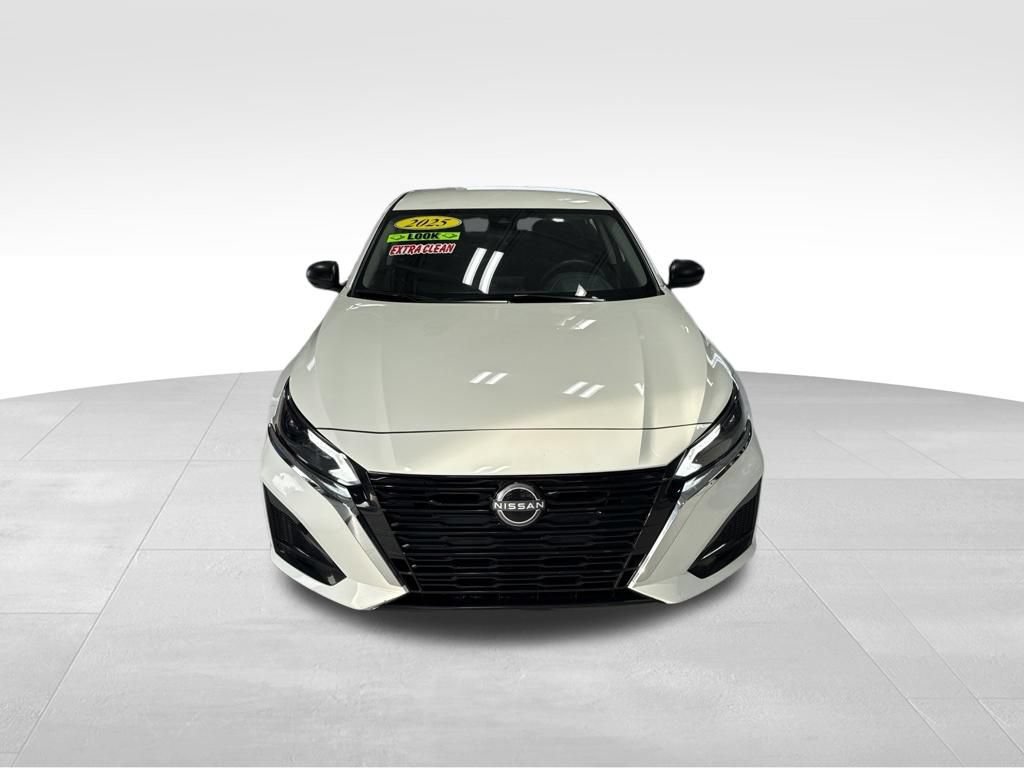Used 2025 Nissan Altima 2.5 SV FWD image 9