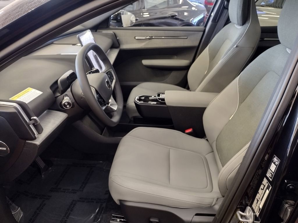 New 2025 Volvo EX30 Plus w/ Protection Package Premier image 9