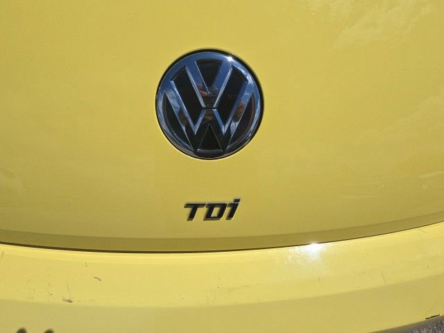 Used 2013 Volkswagen Beetle TDI FWD image 13