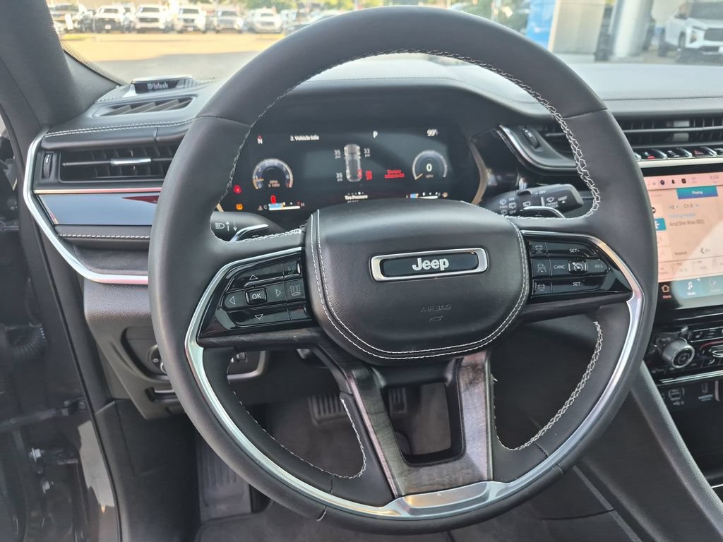 Used 2023 Jeep Grand Cherokee Overland AWD/4WD image 14