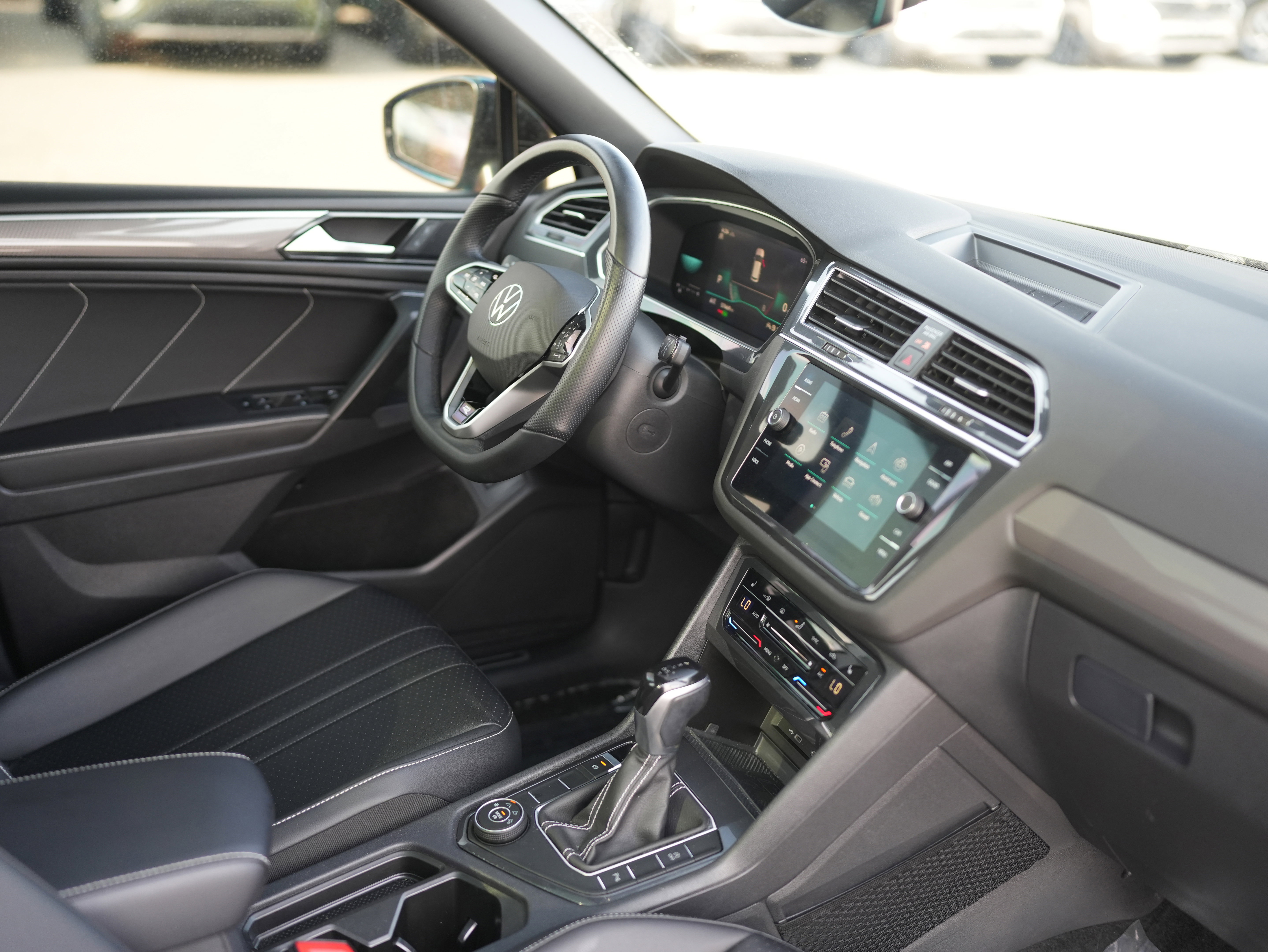 Certified 2022 Volkswagen Tiguan SE R-Line AWD/4WD image 17
