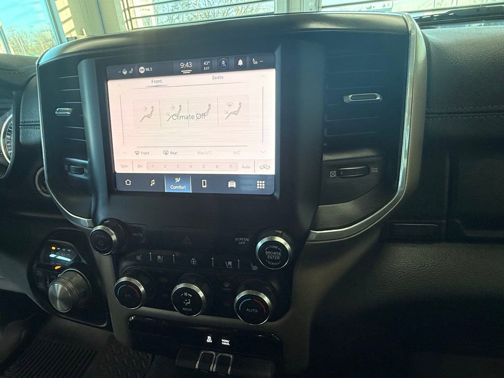 Used 2022 RAM 1500 Laramie AWD/4WD image 32