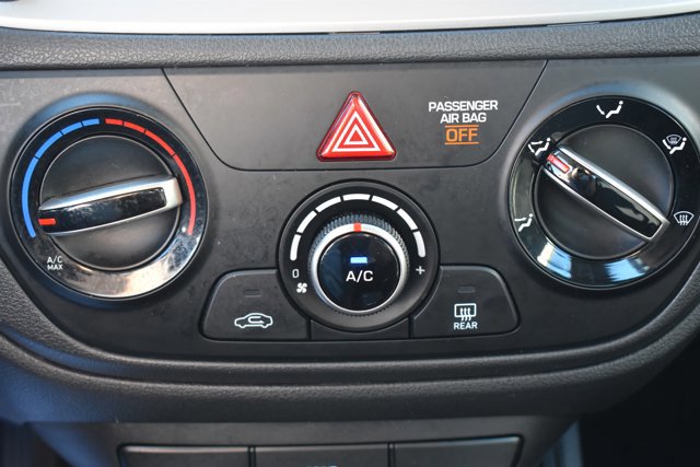 Used 2022 Hyundai Accent SE image 24