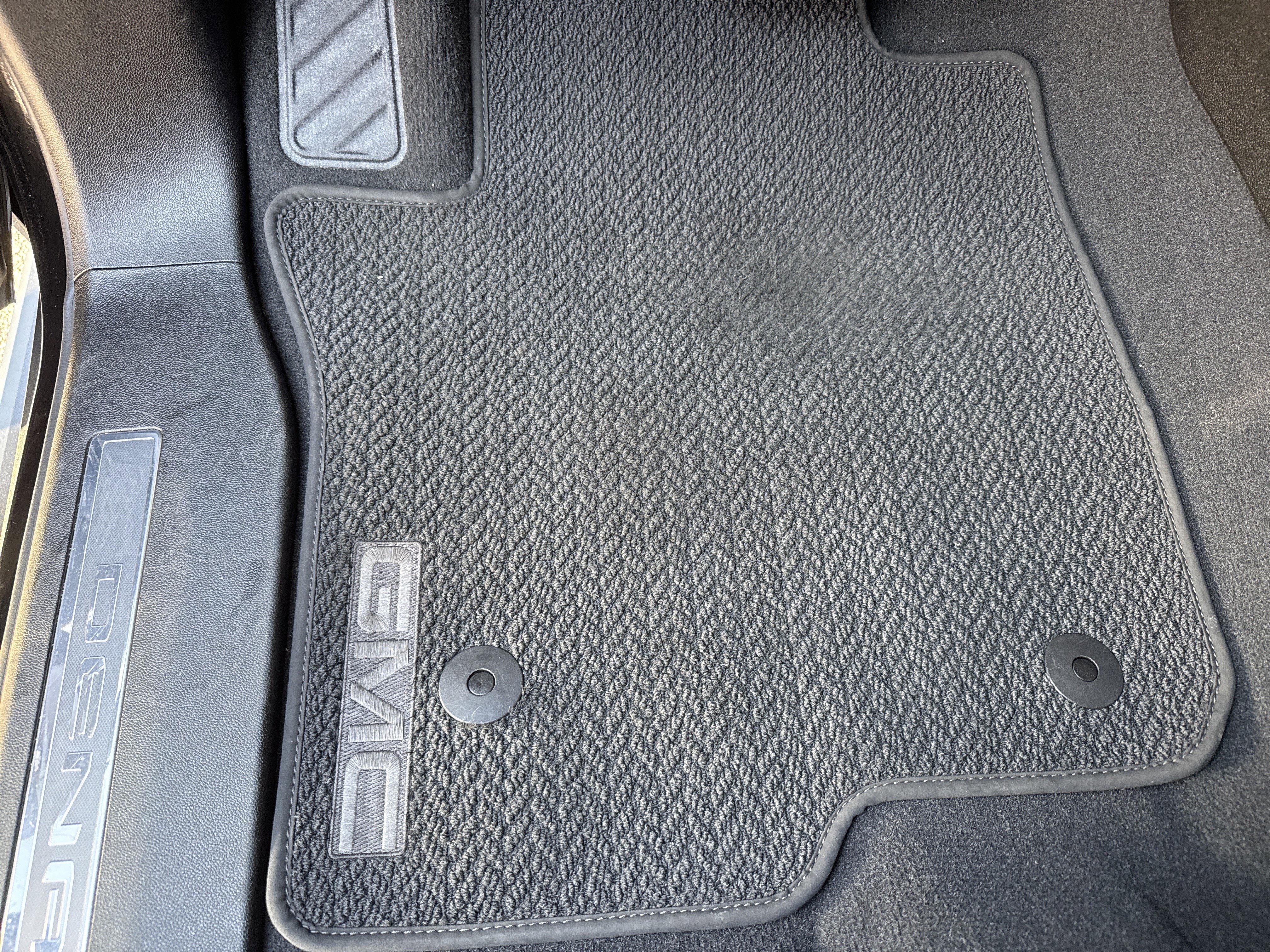 Used 2024 GMC Yukon Denali w/ Advanced Technology Package image 16