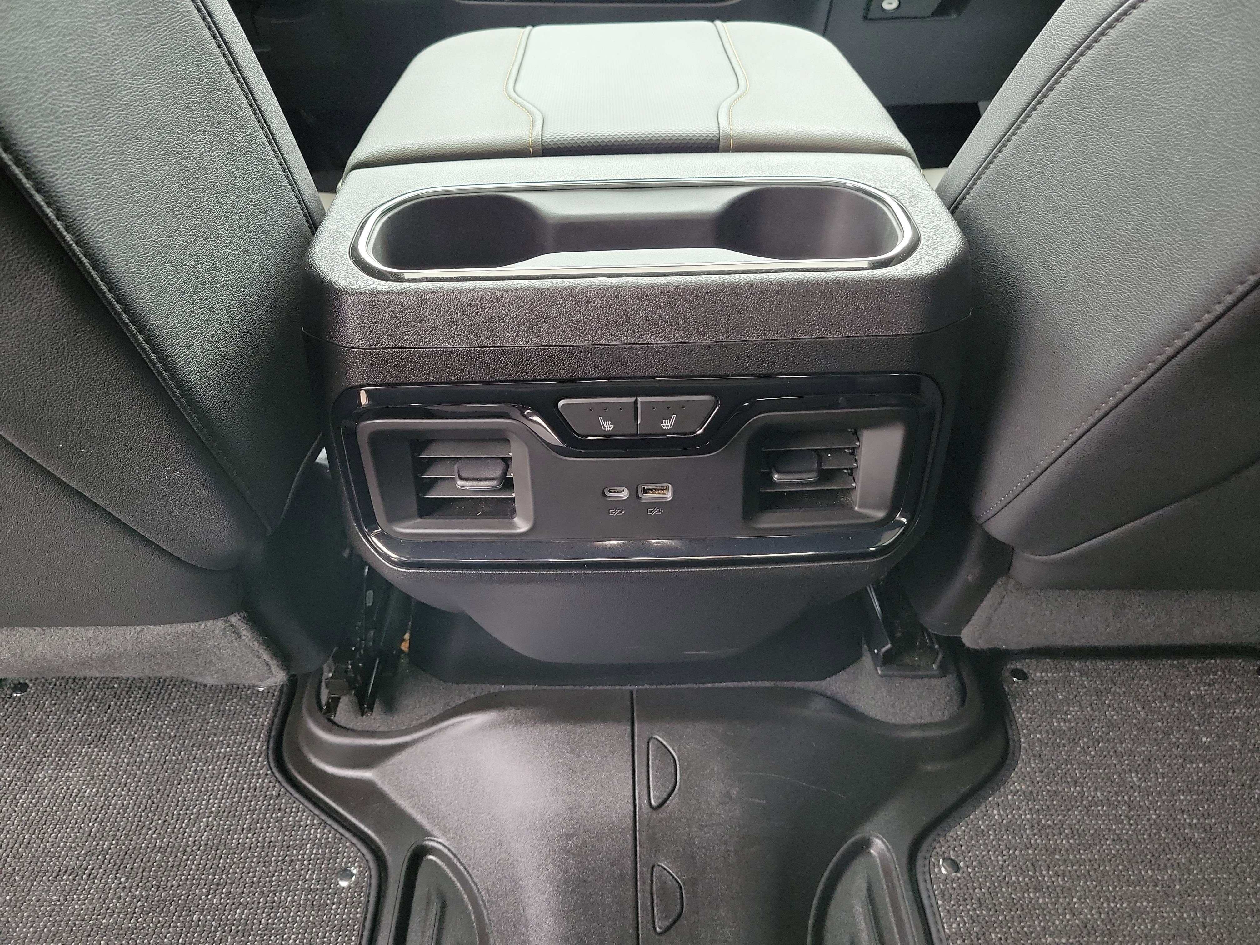 Used 2024 Chevrolet Silverado 2500 ZR2 w/ Technology Package AWD/4WD image 11