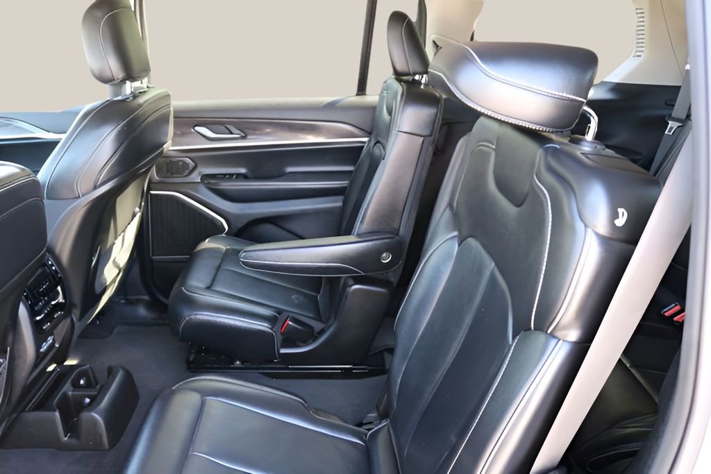 Used 2022 Jeep Grand Cherokee L Limited RWD image 15