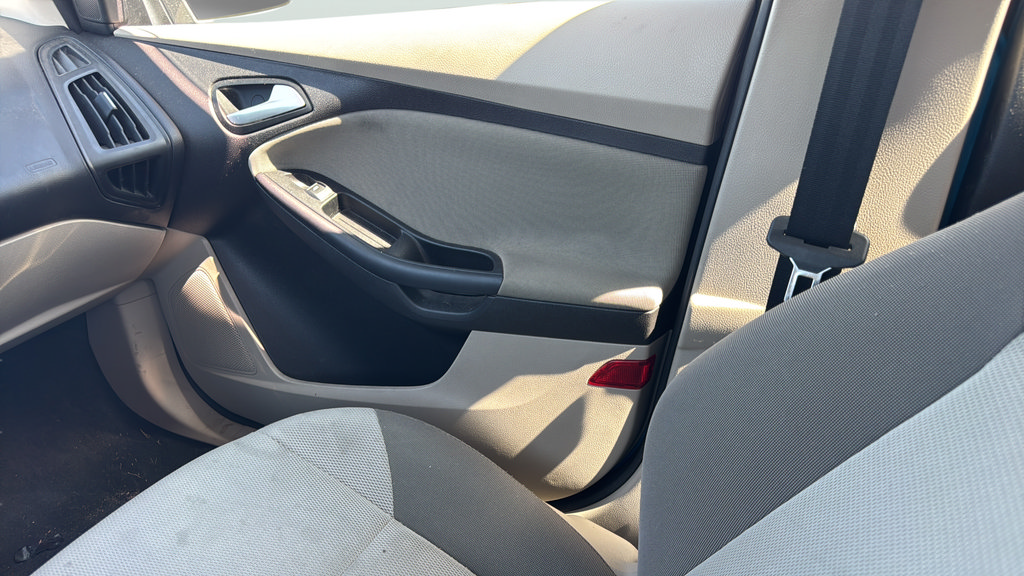 Used 2013 Ford Focus SE w/ Super Fuel Economy (SFE) Pkg FWD image 17