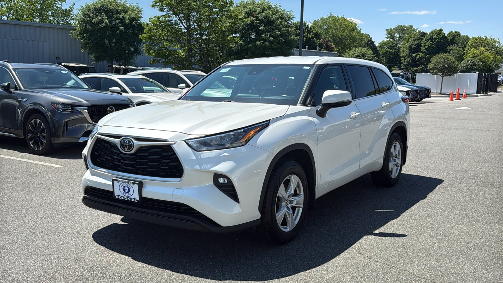 Used 2020 Toyota Highlander LE AWD/4WD image 3