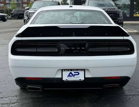 Used 2018 Dodge Challenger SXT RWD image 5