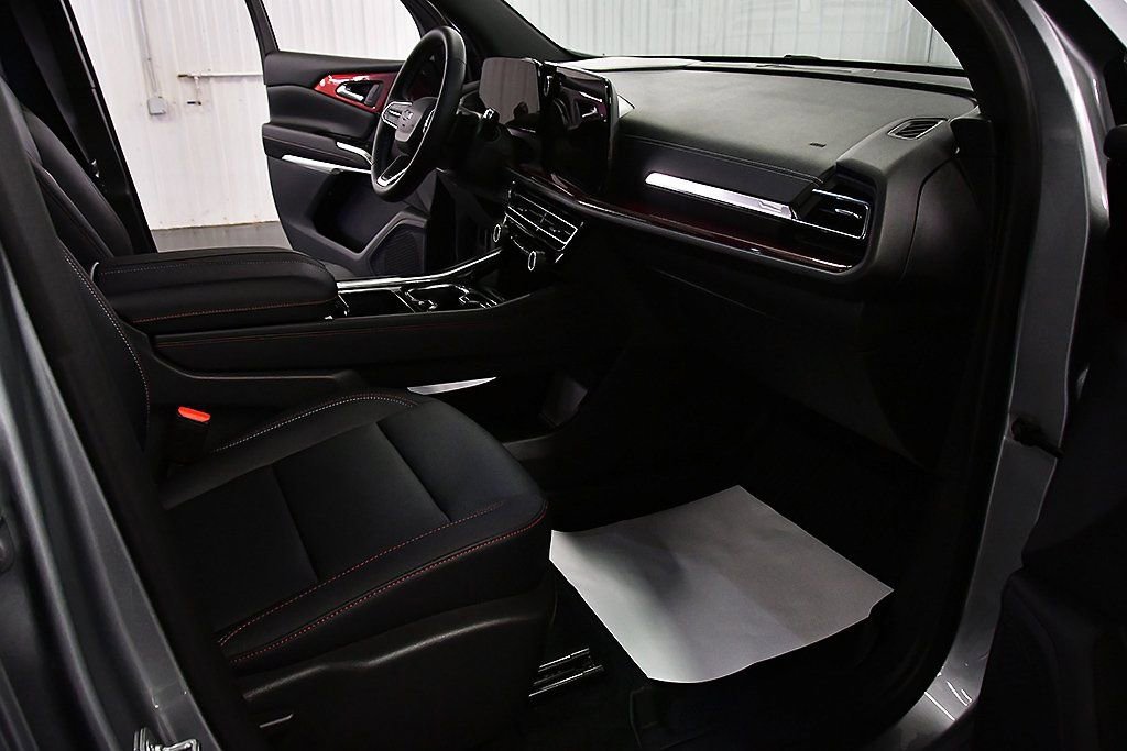 Used 2025 Chevrolet Traverse Z71 w/ Driver Confidence Package image 25