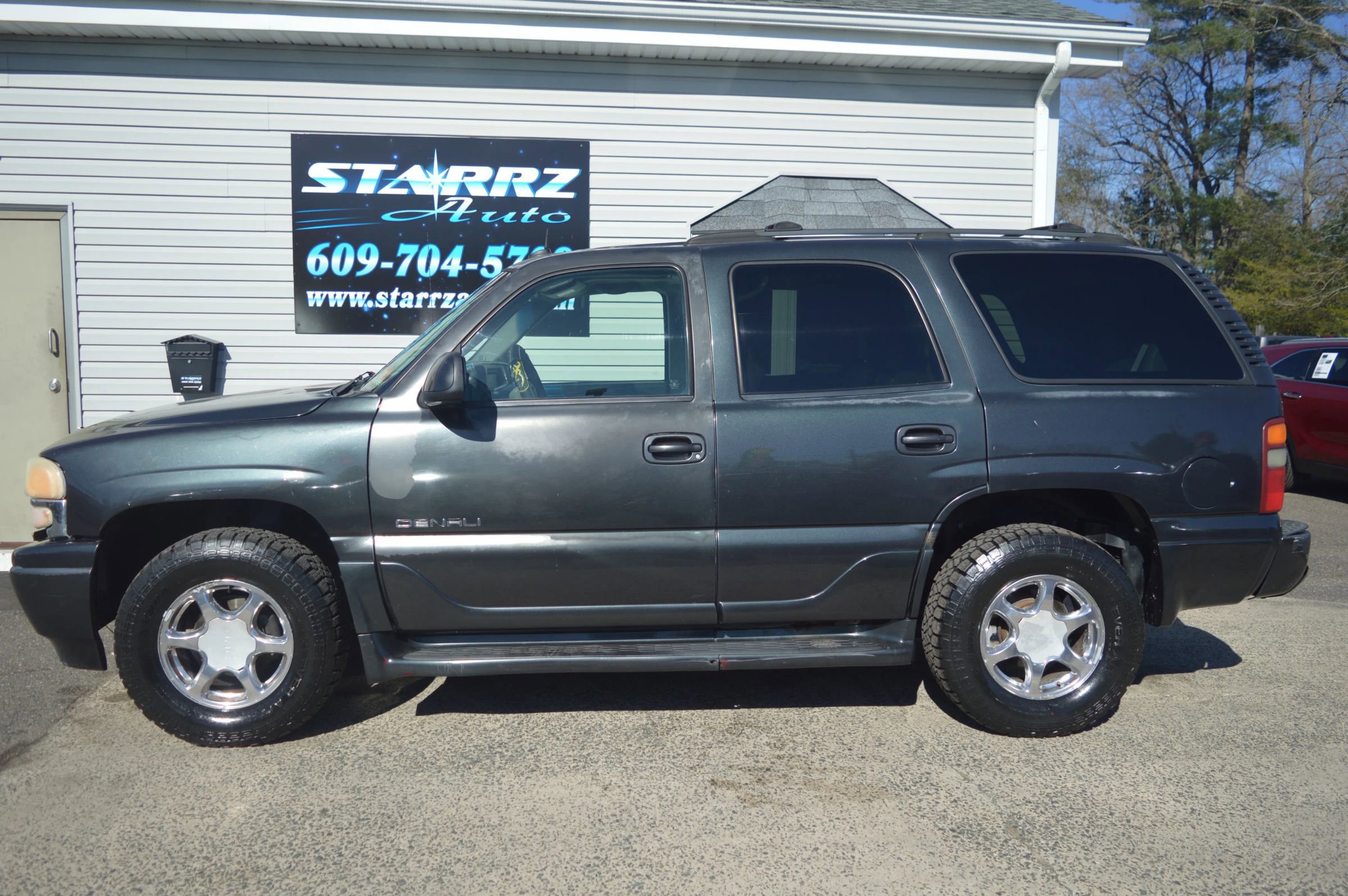 Used 2003 GMC Yukon Denali image 2