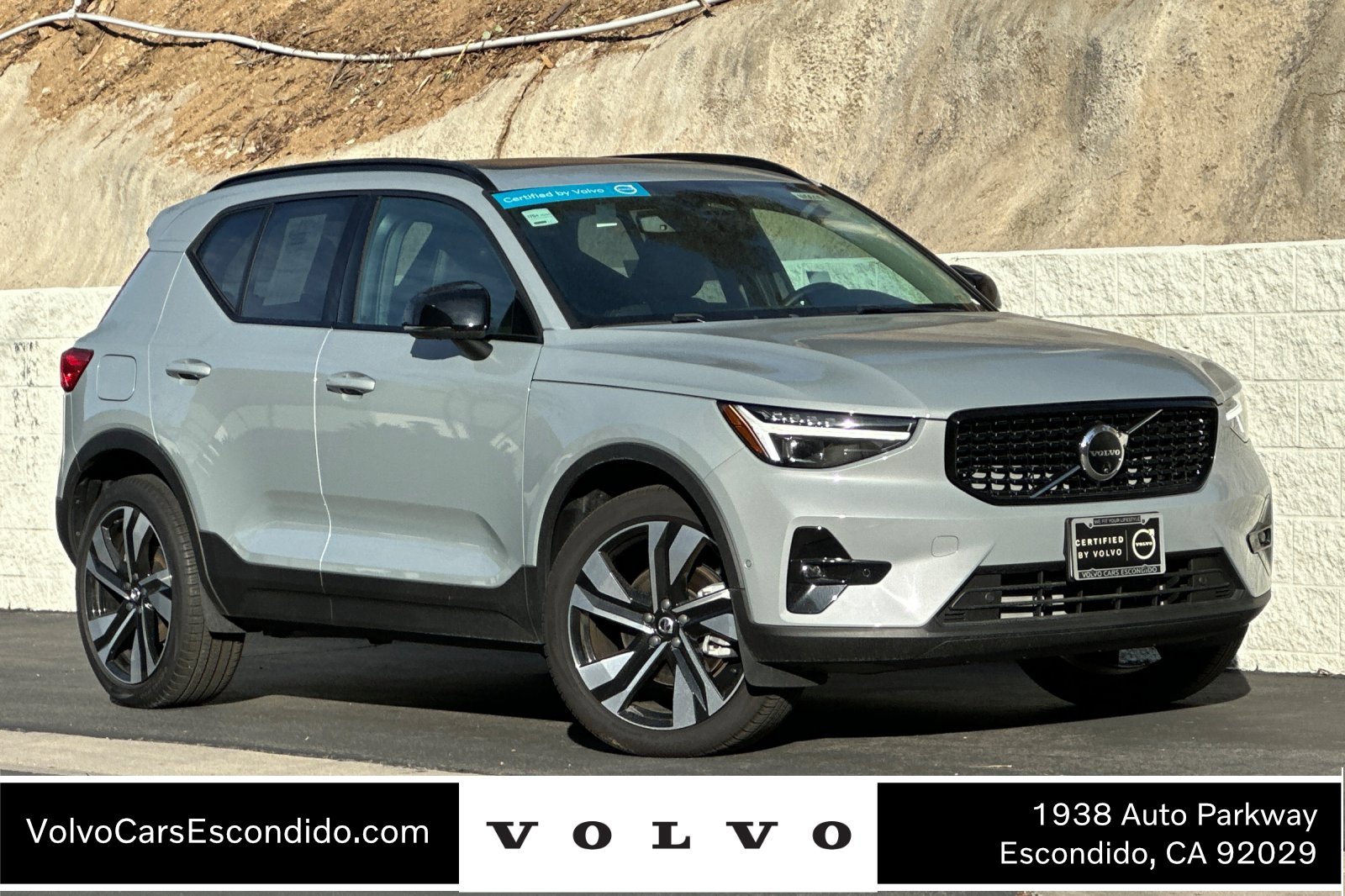 New 2025 Volvo XC40 B5 Plus w/ Climate Package image 1